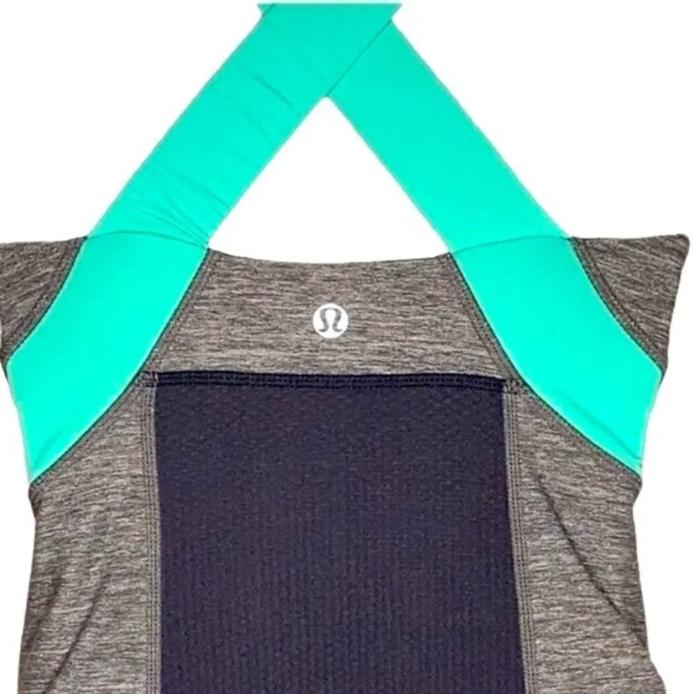 LuLulemon Woman’s Athletic Top With Bra Size 4